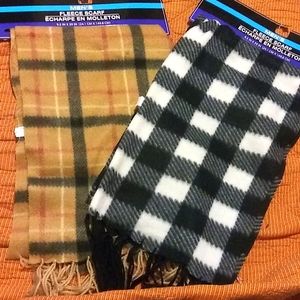 ACCESSORIES/SCARF BLK/WHITE ONE STILL AVAILABLE